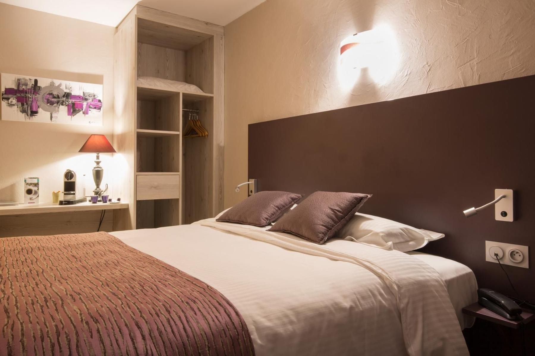 Logis Hotel Le Petit Casset La Boisse Quarto foto