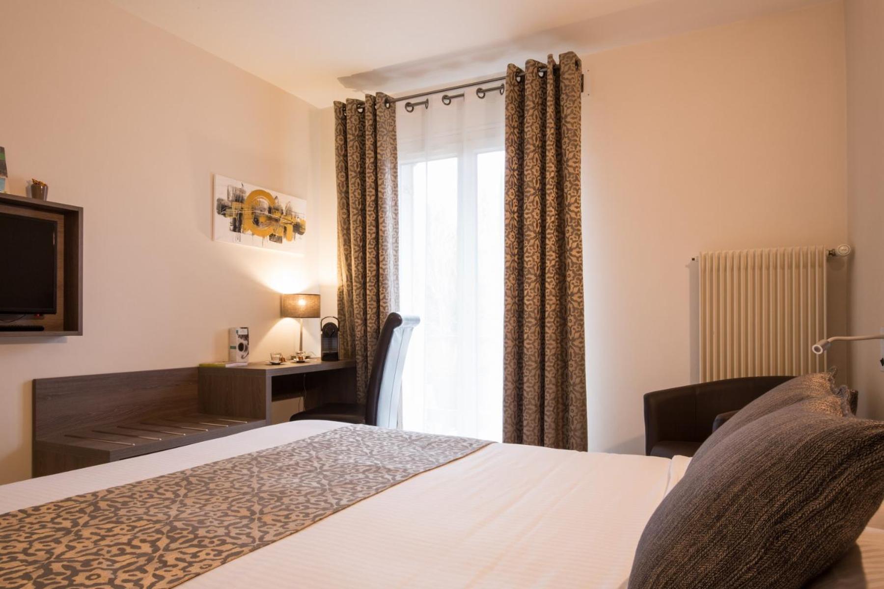 Logis Hotel Le Petit Casset La Boisse Quarto foto